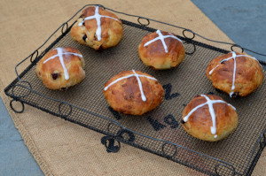 blog hot cross buns 1